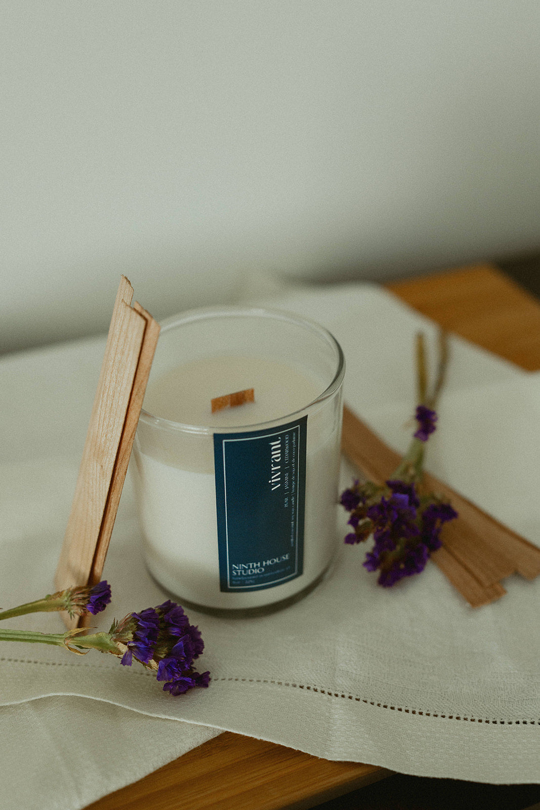 Vivrant Candle | Pear • Jasmine • Cedarwood