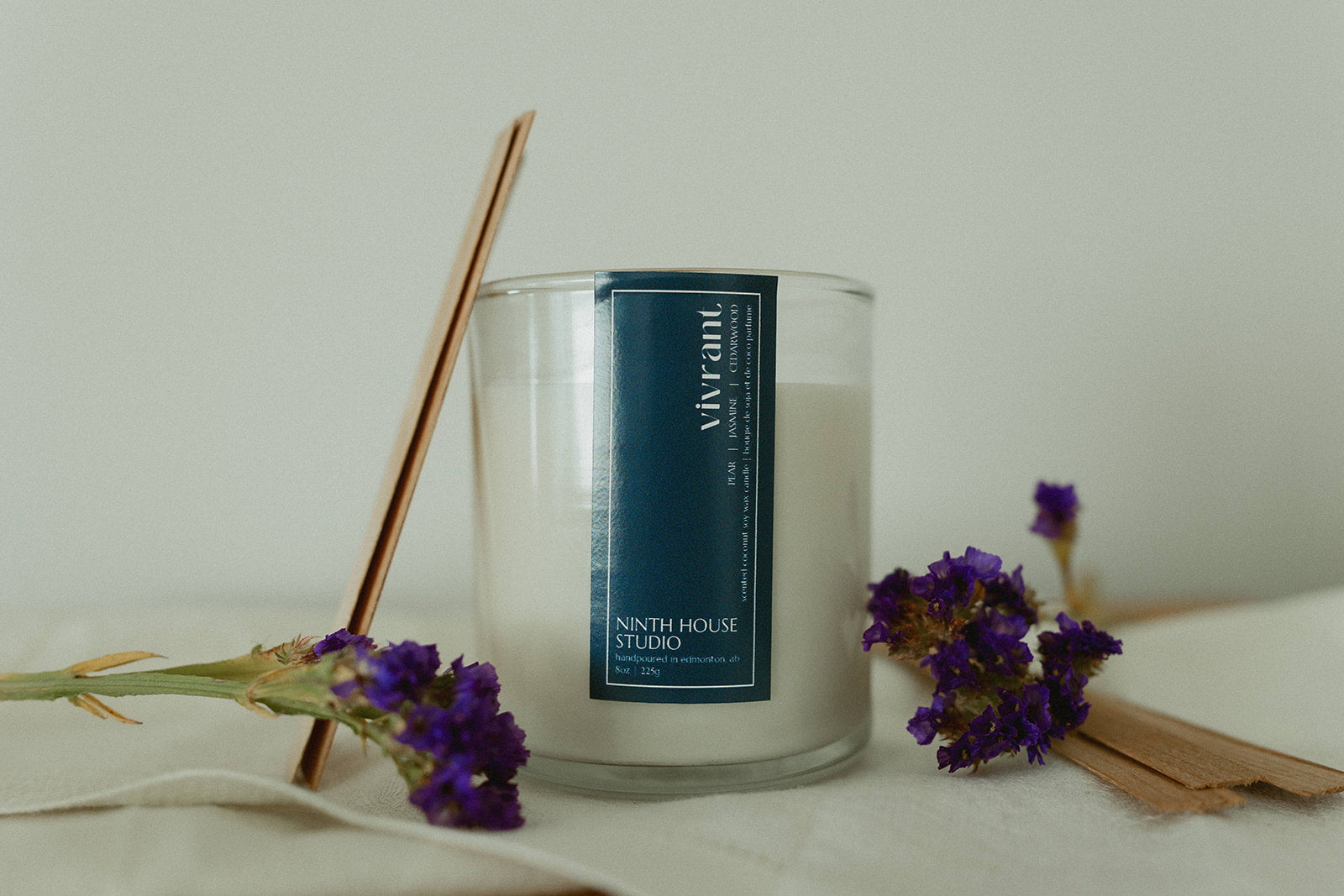 Vivrant Candle | Pear • Jasmine • Cedarwood
